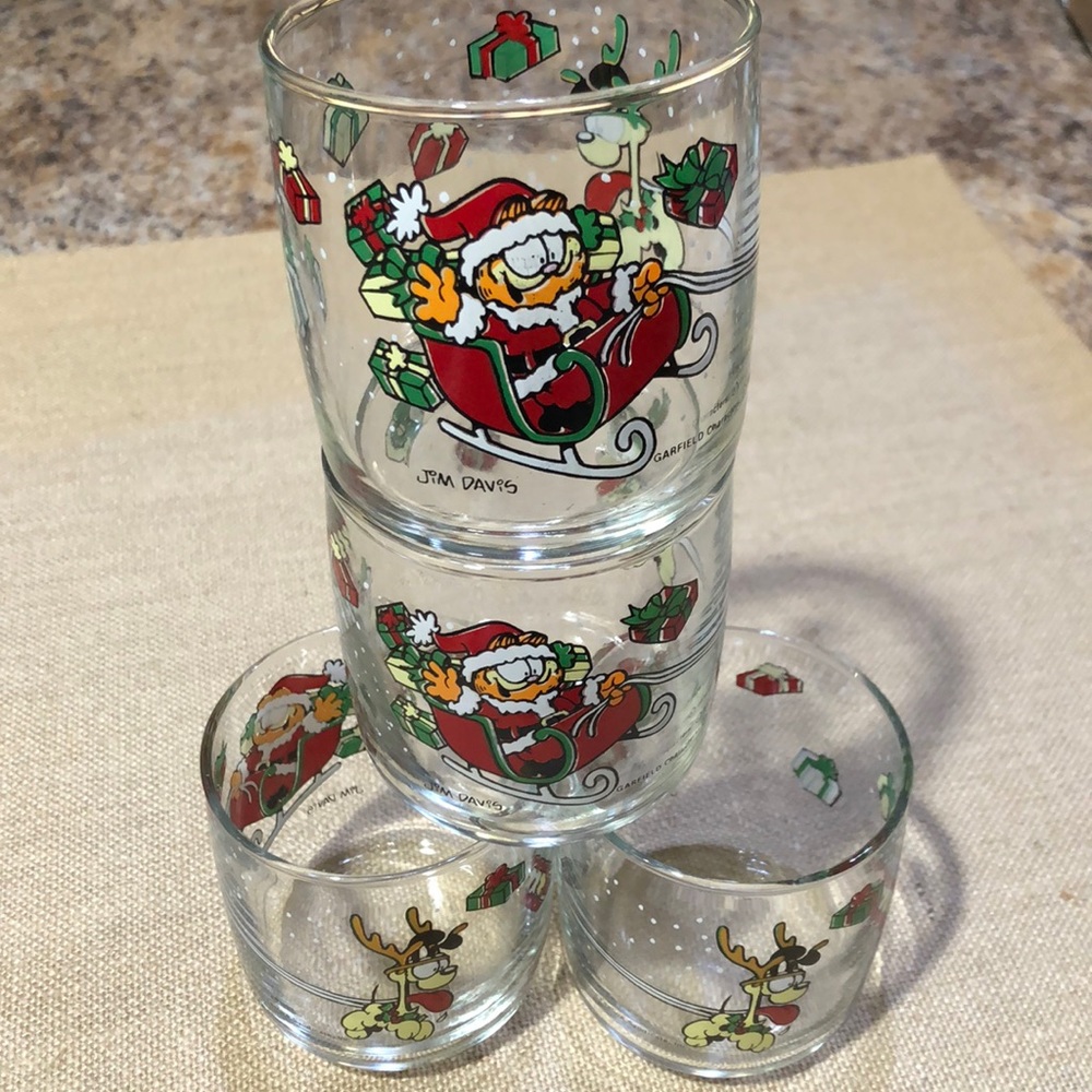 Vintage Garfield Holiday Glasses